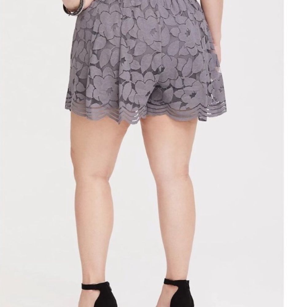 Torrid gray floral lace shorts - Picture 2 of 6